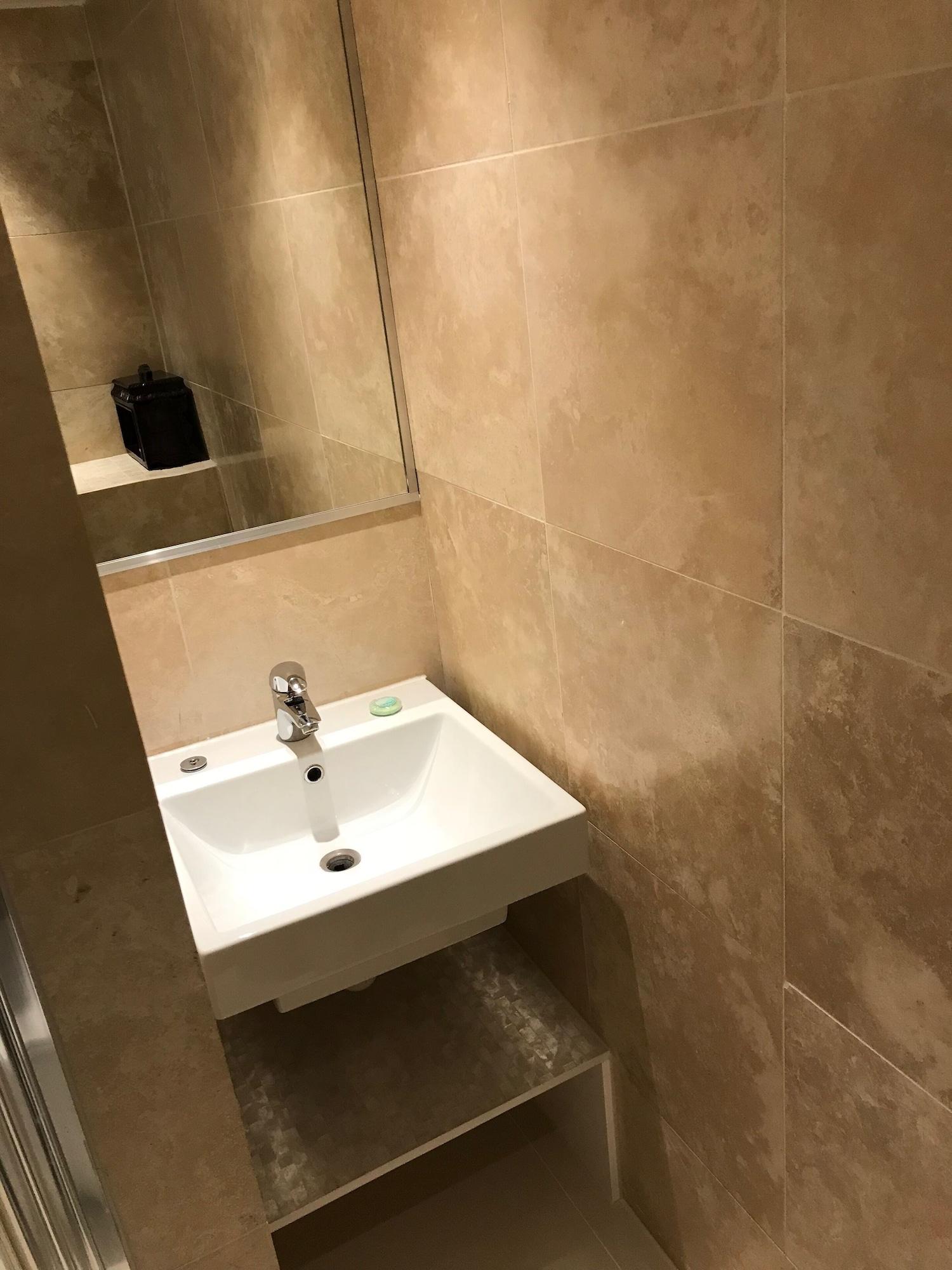 The Edwin Hotel Лондон Екстериор снимка
